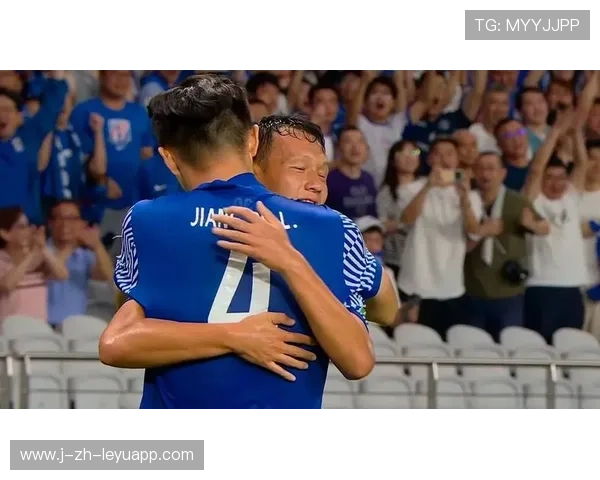 上海申花拉唐前场压迫抢断制造反击，攻守转换如行云流水